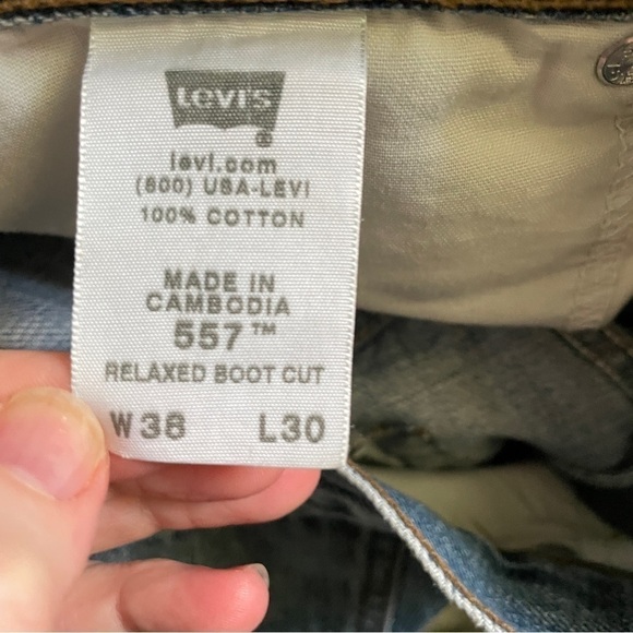 Levi’s 557 men’s 100% cotton relaxed boot cut fit blue jeans size 38 x 30 - Picture 2 of 9